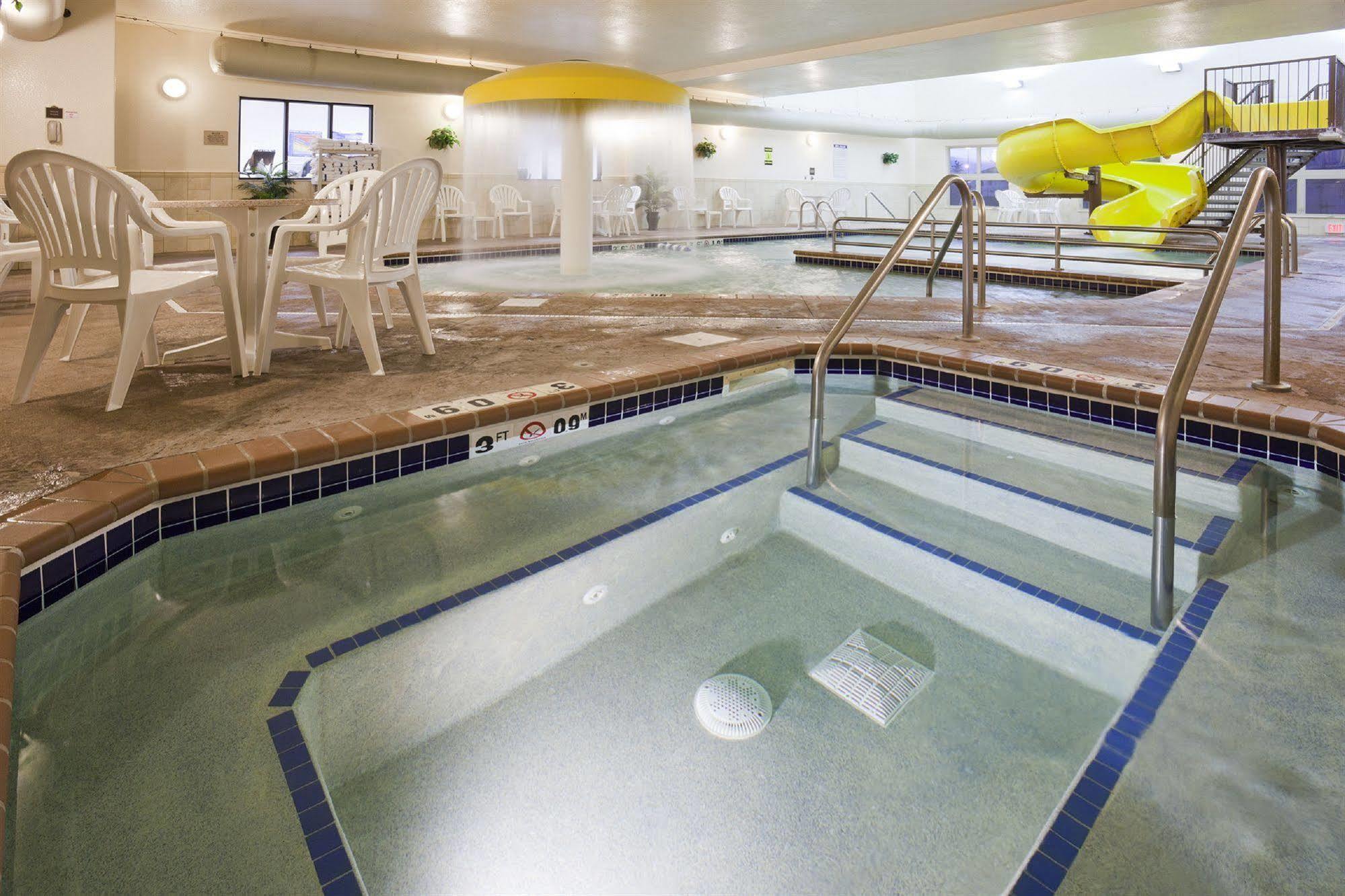 Expressway Suites Fargo Zewnętrze zdjęcie